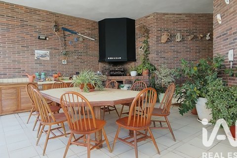 Dom w Torredembarra, Tarragona, Hiszpania 6 sypialni, 652 mkw. nr 152335 – zdjęcie 4