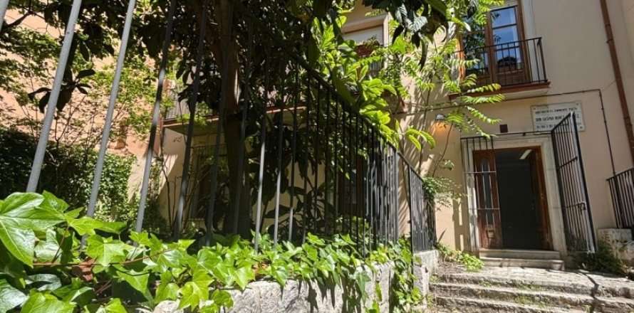 Oficina en Valladolid, España 7 dormitorios, 174 m2 No. 152338