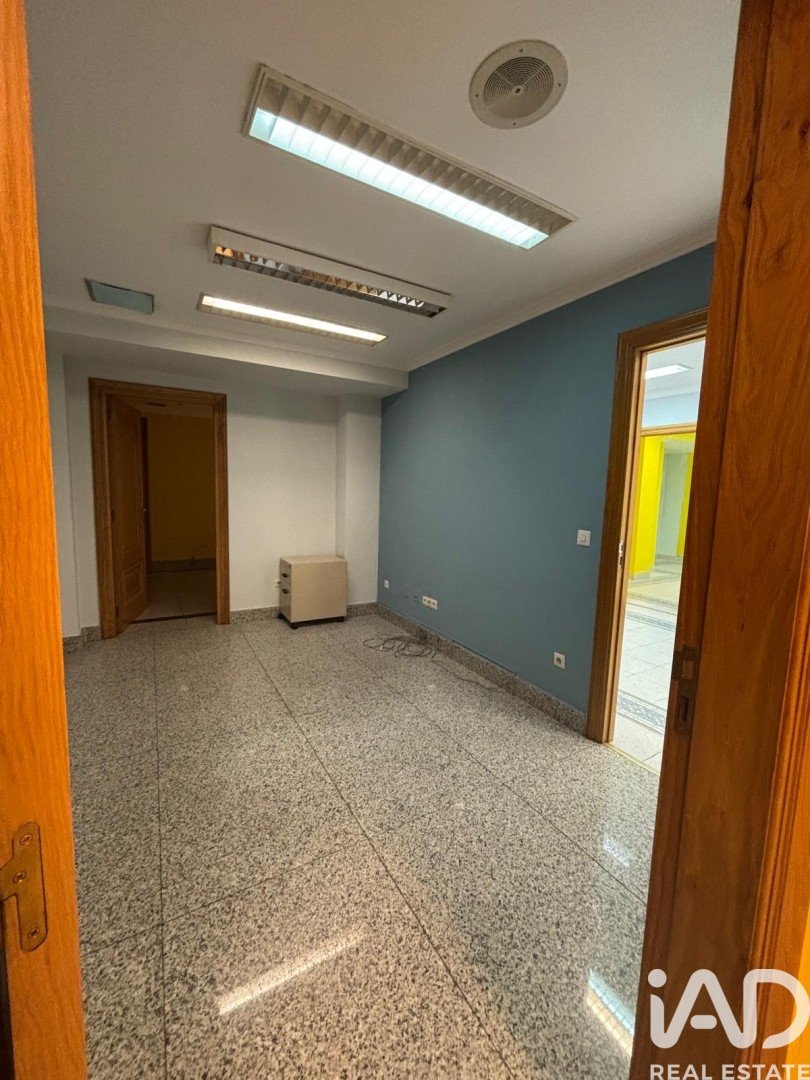 Office in Valladolid, Spain 7 bedrooms, 174 sq.m. No. 152338