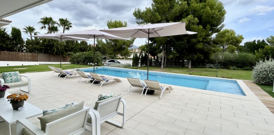 Villa in Santa Ponsa, Mallorca, Spain 6 bedrooms, 370 sq.m. No. 194867
