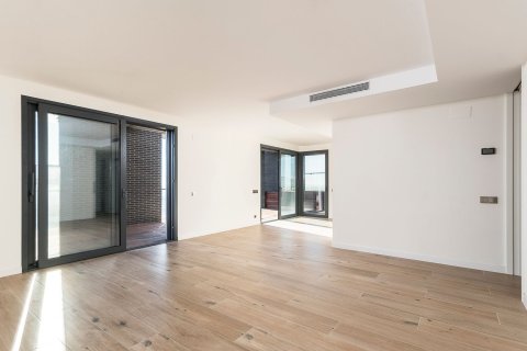 Huoneisto myytävänä Esplugues de Llobregat, Barcelona, Espanja, 4 makuuhuonetta, 162 m2 No. 194535 - kuva 3