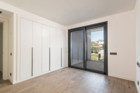 Huoneisto myytävänä Esplugues de Llobregat, Barcelona, Espanja, 4 makuuhuonetta, 162 m2 No. 194535 - kuva 13