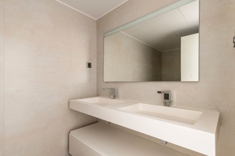 Huoneisto myytävänä Esplugues de Llobregat, Barcelona, Espanja, 4 makuuhuonetta, 162 m2 No. 194535 - kuva 17