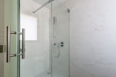 Huoneisto myytävänä Esplugues de Llobregat, Barcelona, Espanja, 4 makuuhuonetta, 162 m2 No. 194535 - kuva 28