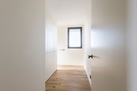 Huoneisto myytävänä Esplugues de Llobregat, Barcelona, Espanja, 4 makuuhuonetta, 162 m2 No. 194535 - kuva 30