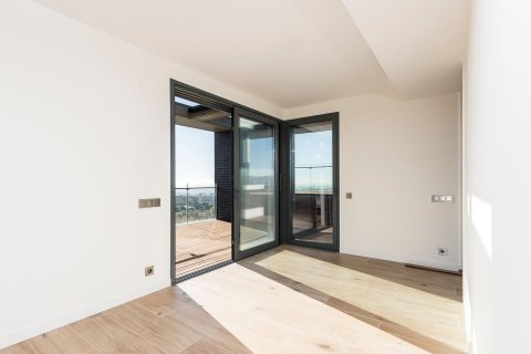 Huoneisto myytävänä Esplugues de Llobregat, Barcelona, Espanja, 4 makuuhuonetta, 162 m2 No. 194535 - kuva 5