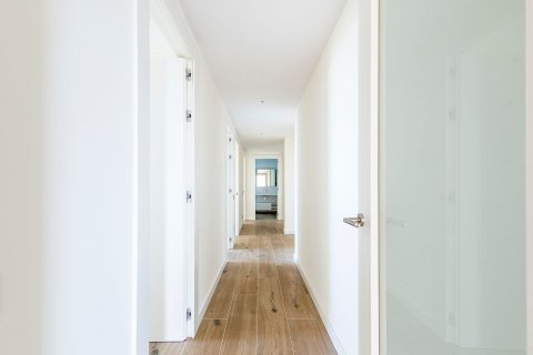 Huoneisto myytävänä Esplugues de Llobregat, Barcelona, Espanja, 4 makuuhuonetta, 162 m2 No. 194535 - kuva 20