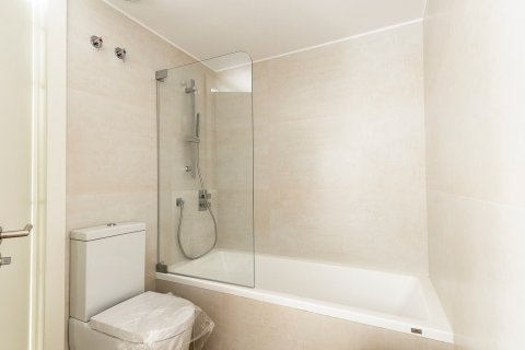 Huoneisto myytävänä Esplugues de Llobregat, Barcelona, Espanja, 4 makuuhuonetta, 162 m2 No. 194535 - kuva 18