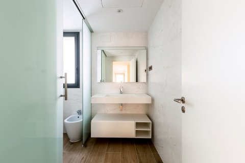 Huoneisto myytävänä Esplugues de Llobregat, Barcelona, Espanja, 4 makuuhuonetta, 162 m2 No. 194535 - kuva 27