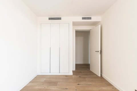 Huoneisto myytävänä Esplugues de Llobregat, Barcelona, Espanja, 4 makuuhuonetta, 162 m2 No. 194535 - kuva 26