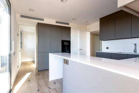 Huoneisto myytävänä Esplugues de Llobregat, Barcelona, Espanja, 4 makuuhuonetta, 162 m2 No. 194535 - kuva 7