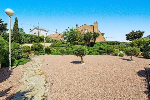 Huoneisto myytävänä Esplugues de Llobregat, Barcelona, Espanja, 7 makuuhuonetta, 489 m2 No. 194534 - kuva 6