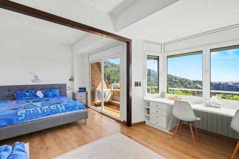 Huoneisto myytävänä Esplugues de Llobregat, Barcelona, Espanja, 7 makuuhuonetta, 489 m2 No. 194534 - kuva 23