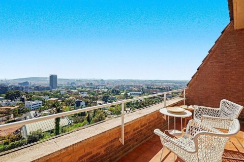 Huoneisto myytävänä Esplugues de Llobregat, Barcelona, Espanja, 7 makuuhuonetta, 489 m2 No. 194534 - kuva 26