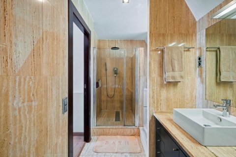 Huoneisto myytävänä Esplugues de Llobregat, Barcelona, Espanja, 7 makuuhuonetta, 489 m2 No. 194534 - kuva 29