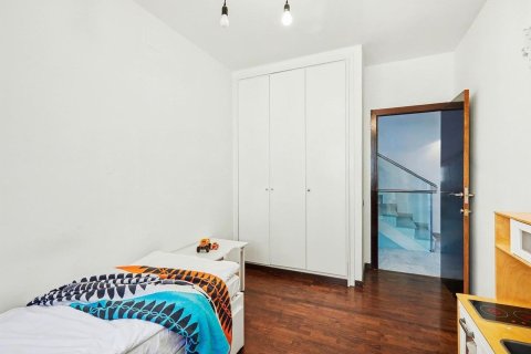 Huoneisto myytävänä Esplugues de Llobregat, Barcelona, Espanja, 7 makuuhuonetta, 489 m2 No. 194534 - kuva 20