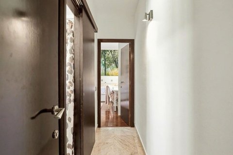 Huoneisto myytävänä Esplugues de Llobregat, Barcelona, Espanja, 7 makuuhuonetta, 489 m2 No. 194534 - kuva 19