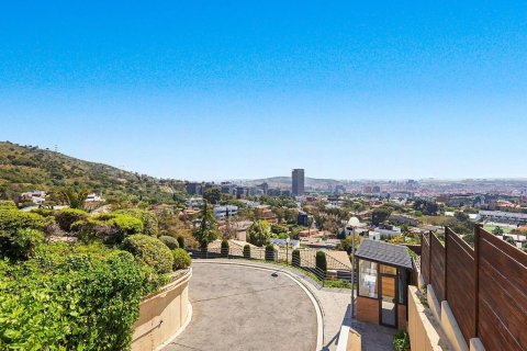 Huoneisto myytävänä Esplugues de Llobregat, Barcelona, Espanja, 7 makuuhuonetta, 489 m2 No. 194534 - kuva 5