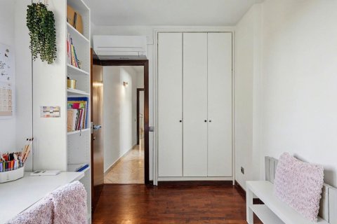 Huoneisto myytävänä Esplugues de Llobregat, Barcelona, Espanja, 7 makuuhuonetta, 489 m2 No. 194534 - kuva 17