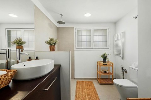 Huoneisto myytävänä Esplugues de Llobregat, Barcelona, Espanja, 7 makuuhuonetta, 489 m2 No. 194534 - kuva 16