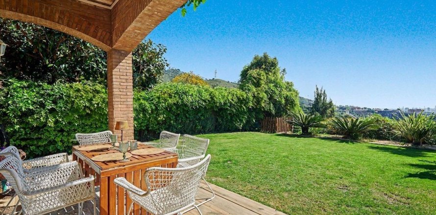 Huoneisto Esplugues de Llobregat, Barcelona, Espanja 7 makuuhuonetta, 489 m2 No. 194534
