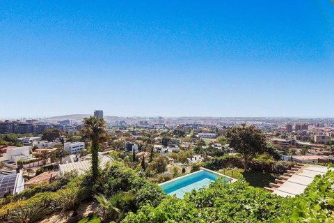 Huoneisto myytävänä Esplugues de Llobregat, Barcelona, Espanja, 7 makuuhuonetta, 489 m2 No. 194534 - kuva 14
