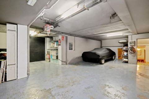 Huoneisto myytävänä Esplugues de Llobregat, Barcelona, Espanja, 7 makuuhuonetta, 489 m2 No. 194534 - kuva 11