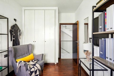 Huoneisto myytävänä Esplugues de Llobregat, Barcelona, Espanja, 7 makuuhuonetta, 489 m2 No. 194534 - kuva 22