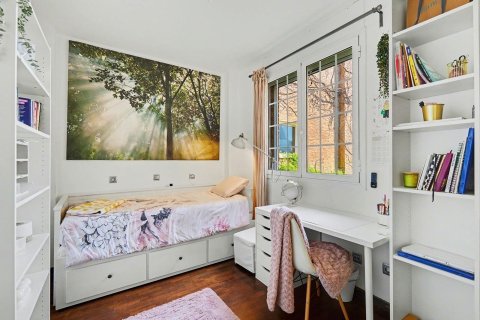 Huoneisto myytävänä Esplugues de Llobregat, Barcelona, Espanja, 7 makuuhuonetta, 489 m2 No. 194534 - kuva 18