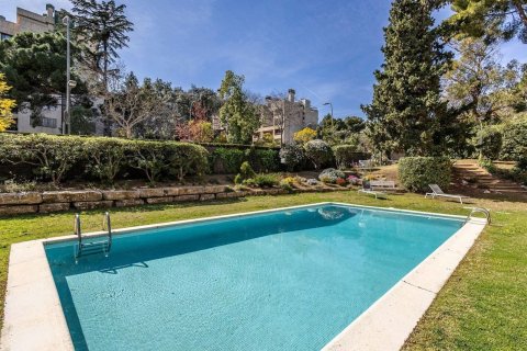 Huoneisto myytävänä Barcelona, Espanja, 5 makuuhuonetta, 245 m2 No. 194536 - kuva 2