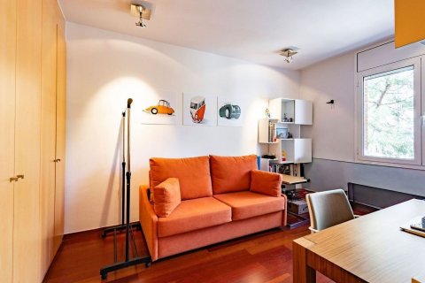 Huoneisto myytävänä Barcelona, Espanja, 5 makuuhuonetta, 245 m2 No. 194536 - kuva 10
