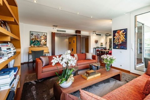 Huoneisto myytävänä Barcelona, Espanja, 5 makuuhuonetta, 245 m2 No. 194536 - kuva 30
