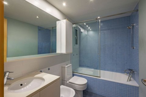 Huoneisto myytävänä Barcelona, Espanja, 5 makuuhuonetta, 245 m2 No. 194536 - kuva 7