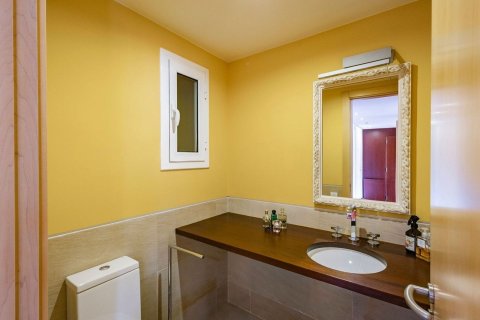 Huoneisto myytävänä Barcelona, Espanja, 5 makuuhuonetta, 245 m2 No. 194536 - kuva 19