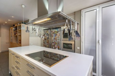 Huoneisto myytävänä Barcelona, Espanja, 5 makuuhuonetta, 245 m2 No. 194536 - kuva 21