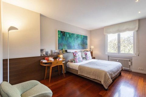 Huoneisto myytävänä Barcelona, Espanja, 5 makuuhuonetta, 245 m2 No. 194536 - kuva 18