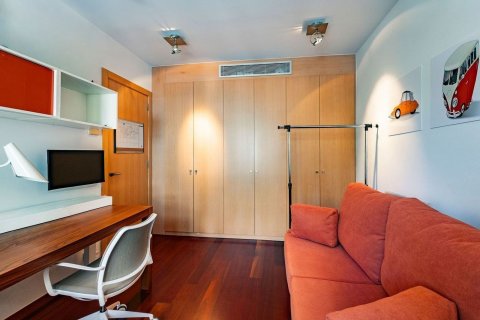 Huoneisto myytävänä Barcelona, Espanja, 5 makuuhuonetta, 245 m2 No. 194536 - kuva 11