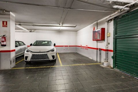 Huoneisto myytävänä Barcelona, Espanja, 5 makuuhuonetta, 245 m2 No. 194536 - kuva 6