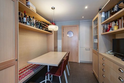Huoneisto myytävänä Barcelona, Espanja, 5 makuuhuonetta, 245 m2 No. 194536 - kuva 20