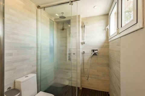 Huoneisto myytävänä Barcelona, Espanja, 5 makuuhuonetta, 245 m2 No. 194536 - kuva 14