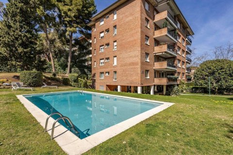 Huoneisto Barcelona, Espanja 5 makuuhuonetta, 245 m2 No. 194536