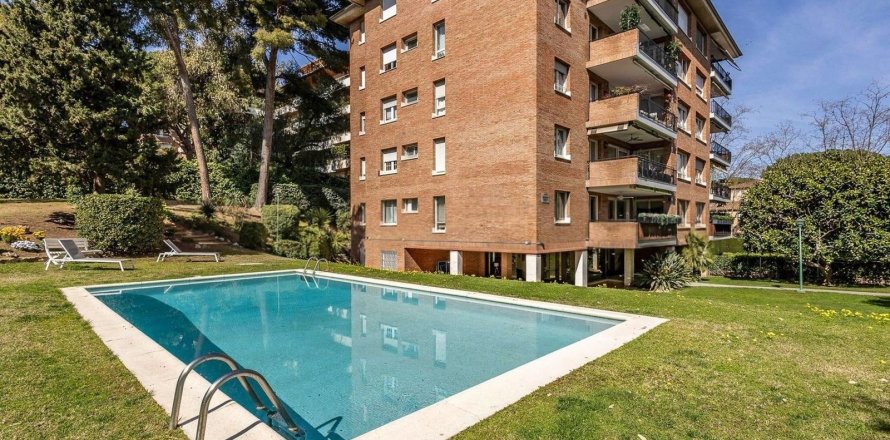 Huoneisto Barcelona, Espanja 5 makuuhuonetta, 245 m2 No. 194536