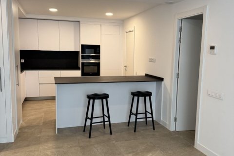 Apartamento en venta en Estepona, Málaga, España 2 dormitorios, 90 m2 No. 180436 - foto 2