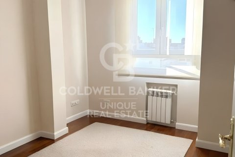 Takvåning till salu i Madrid, Spanien 3 sovrum, 120 kvm. Nr. 157014 - foto 5