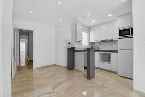 Apartment à vendre à Torrevieja, Alicante, Espagne, 2 chambres, 74 m2 No. 189876 - photo 8