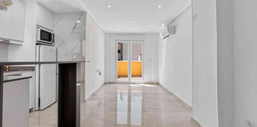 Apartment à Torrevieja, Alicante, Espagne 2 chambres, 74 m2 No. 189876