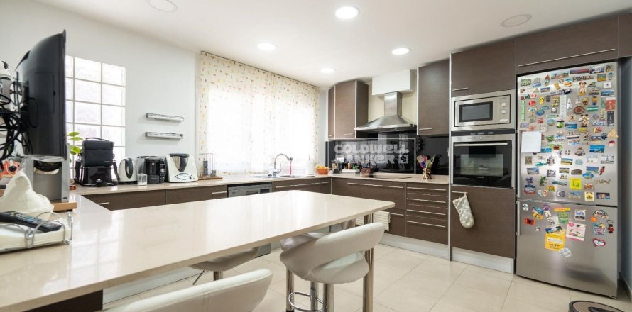 Villa Principado De Andorra (Ninguna Poblacion Tiene C.P.), Lleida, Spānijā 7 istabas, 652 m2 Nr. 160152