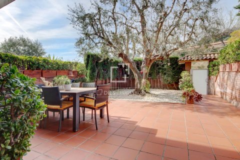Villa for sale in Sant Just Desvern, Barcelona, Spain 4 bedrooms, 410 sq.m. No. 161391 - photo 19