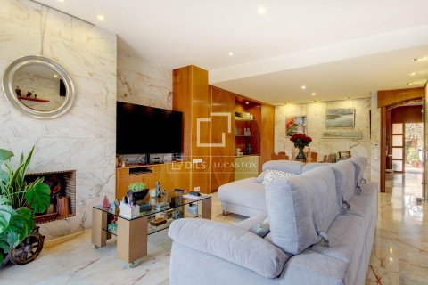 Villa for sale in Sant Just Desvern, Barcelona, Spain 4 bedrooms, 410 sq.m. No. 161391 - photo 8