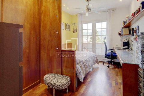 Villa for sale in Sant Just Desvern, Barcelona, Spain 4 bedrooms, 410 sq.m. No. 161391 - photo 16